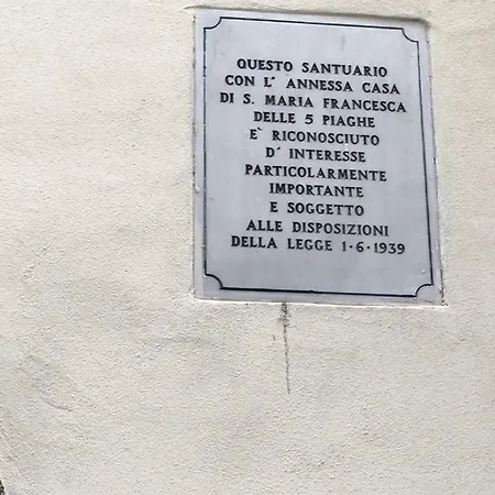 Vico Tre Re A Toledo 39 Νάπολη